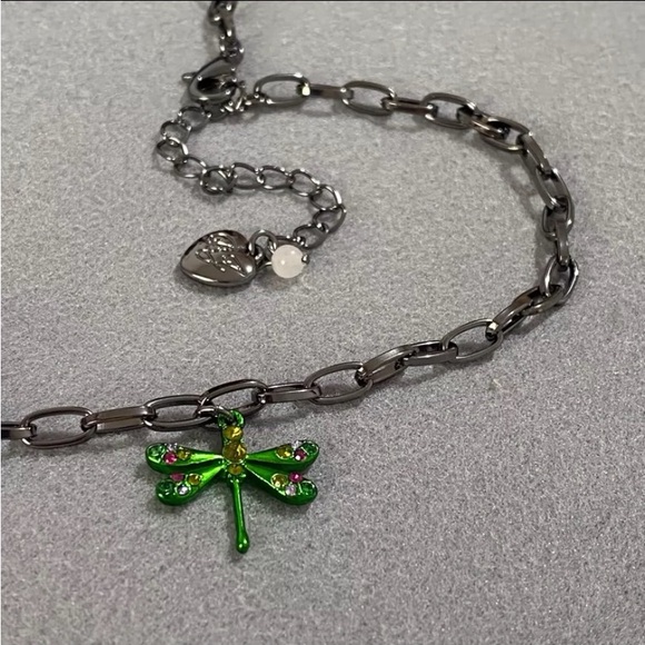 BETSEY JOHNSON Flower Pendant Necklace NWT - Picture 6 of 10